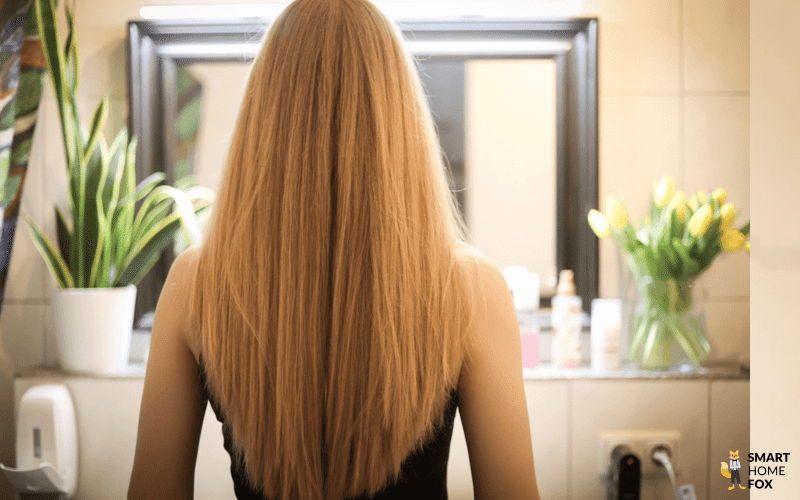 Die Haare nach dem Stylen mit dem Dyson Airstrait sind zu sehen.